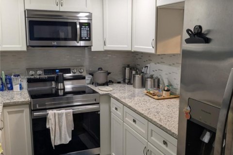 Condo in Margate, Florida, 2 bedrooms  № 1941556 - photo 4