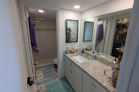 Condo in Margate, Florida, 2 bedrooms  № 1941556 - photo 25