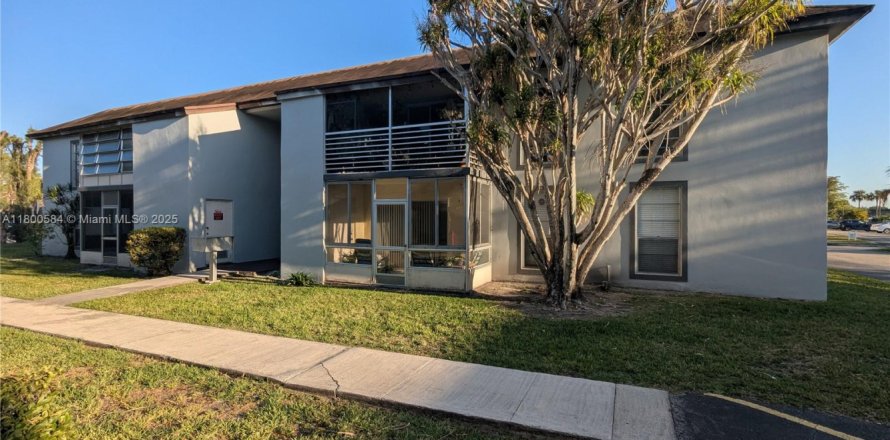 Condo in Margate, Florida, 2 bedrooms  № 1941556