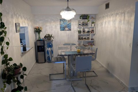 Condo in Margate, Florida, 2 bedrooms  № 1941556 - photo 7