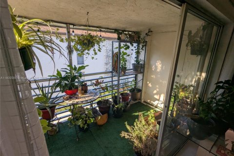 Condo in Margate, Florida, 2 bedrooms  № 1941556 - photo 10