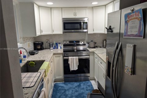 Condo in Margate, Florida, 2 bedrooms  № 1941556 - photo 3