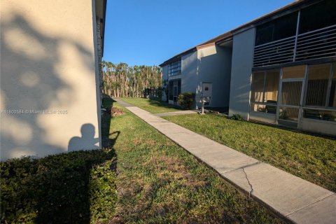 Condo in Margate, Florida, 2 bedrooms  № 1941556 - photo 2