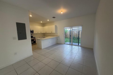 Townhouse in Homestead, Florida 3 bedrooms, 149.76 sq.m. № 2175353 - photo 19