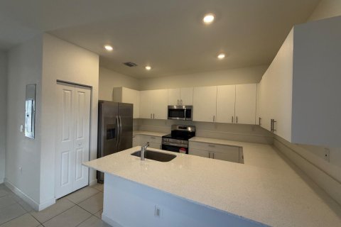 Townhouse in Homestead, Florida 3 bedrooms, 149.76 sq.m. № 2175353 - photo 17