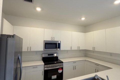 Townhouse in Homestead, Florida 3 bedrooms, 149.76 sq.m. № 2175353 - photo 18
