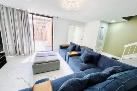 Townhouse in Miami, Florida 2 bedrooms, 192.31 sq.m. № 1946189 - photo 4