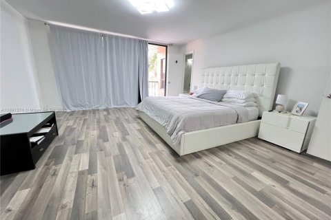 Townhouse in Miami, Florida 2 bedrooms, 192.31 sq.m. № 1946189 - photo 30