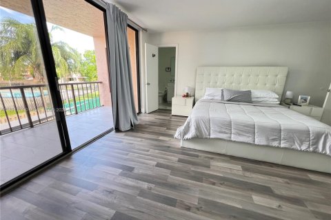 Townhouse in Miami, Florida 2 bedrooms, 192.31 sq.m. № 1946189 - photo 29