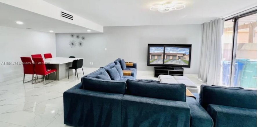 Townhouse in Miami, Florida 2 bedrooms, 192.31 sq.m. № 1946189
