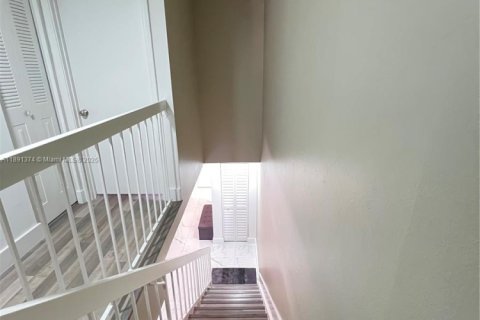Townhouse in Miami, Florida 2 bedrooms, 192.31 sq.m. № 1946189 - photo 24