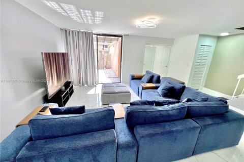 Townhouse in Miami, Florida 2 bedrooms, 192.31 sq.m. № 1946189 - photo 8