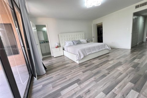 Townhouse in Miami, Florida 2 bedrooms, 192.31 sq.m. № 1946189 - photo 28