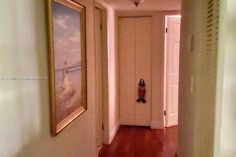 Condo in Tamarac, Florida, 2 bedrooms  № 1942916 - photo 6