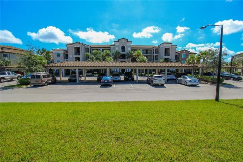 Condo in Bradenton, Florida, 2 bedrooms in LAKEWOOD NATIONAL № 2298770 - photo 9