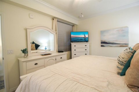 Condo in Bradenton, Florida, 2 bedrooms in LAKEWOOD NATIONAL № 2298770 - photo 16