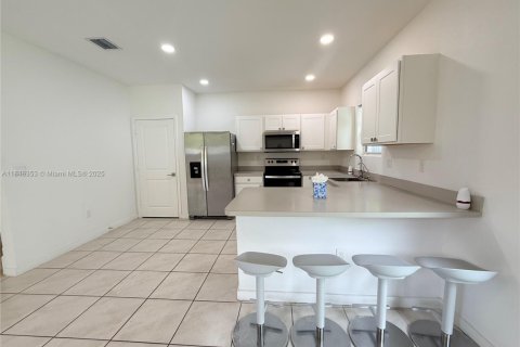 Touwnhouse à louer à Homestead, Floride: 4 chambres, 178.74 m2 № 1845924 - photo 6