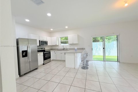 Touwnhouse à louer à Homestead, Floride: 4 chambres, 178.74 m2 № 1845924 - photo 7