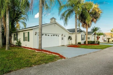 House in Davenport, Florida 4 bedrooms, 156.73 sq.m. № 1793463 - photo 2