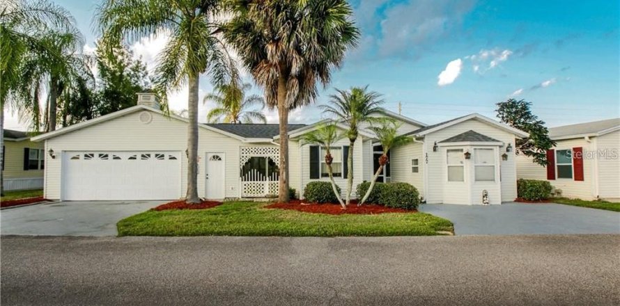 House in Davenport, Florida 4 bedrooms, 156.73 sq.m. № 1793463