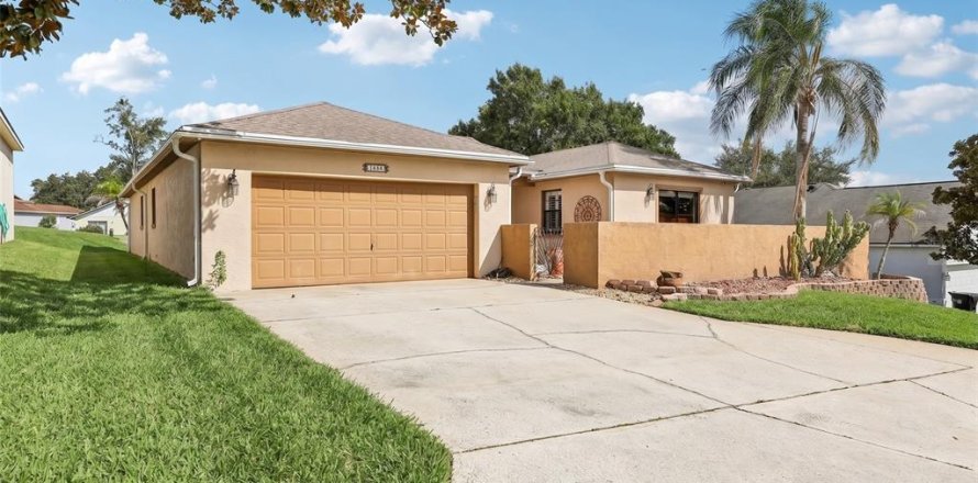 House in Apopka, Florida 2 bedrooms, 204.85 sq.m. № 2330968