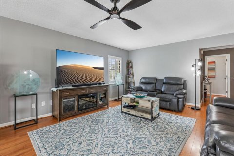 House in Apopka, Florida 2 bedrooms, 204.85 sq.m. № 2330968 - photo 6