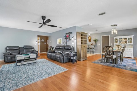 House in Apopka, Florida 2 bedrooms, 204.85 sq.m. № 2330968 - photo 8