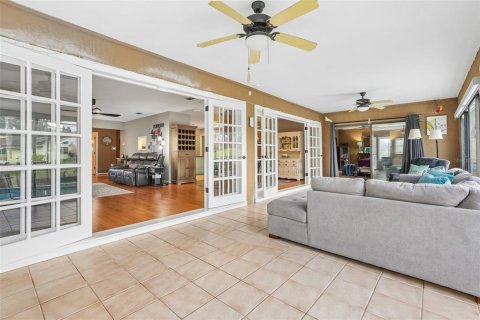 House in Apopka, Florida 2 bedrooms, 204.85 sq.m. № 2330968 - photo 15