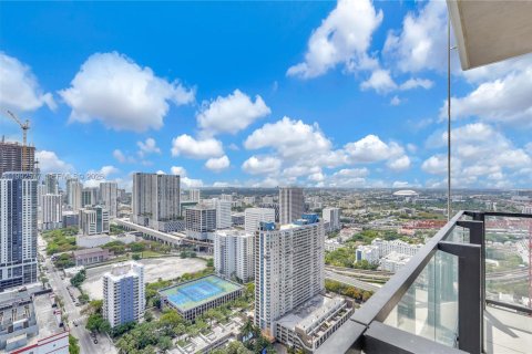 Condo in Miami, Florida, 2 bedrooms № 2255700 - photo 30