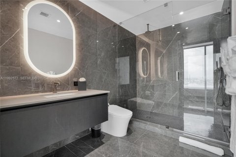 Condo in Miami, Florida, 2 bedrooms № 2255700 - photo 15