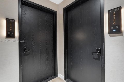 Condo in Miami, Florida, 2 bedrooms № 2255700 - photo 13