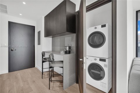 Condo in Miami, Florida, 2 bedrooms № 2255700 - photo 26
