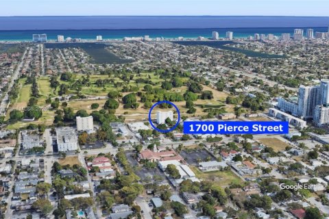 Condo in Hollywood, Florida, 1 bedroom  № 2014471 - photo 24