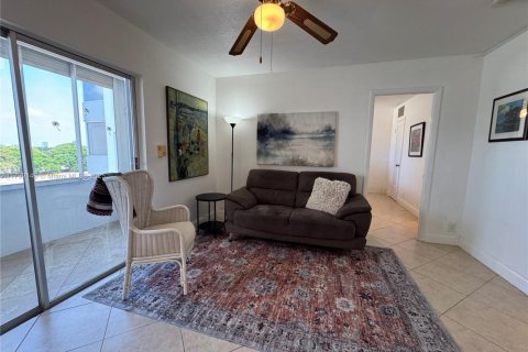 Condo in Hollywood, Florida, 1 bedroom  № 2014471 - photo 3