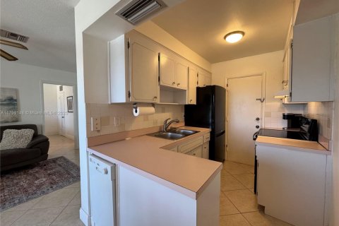 Condo in Hollywood, Florida, 1 bedroom  № 2014471 - photo 9