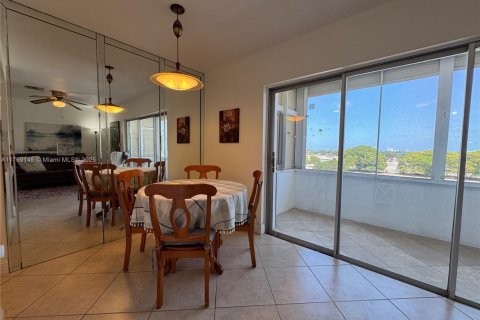 Condo in Hollywood, Florida, 1 bedroom  № 2014471 - photo 5