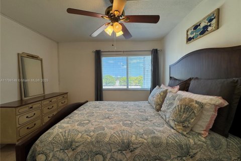 Condo in Hollywood, Florida, 1 bedroom  № 2014471 - photo 14