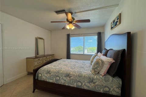 Condo in Hollywood, Florida, 1 bedroom  № 2014471 - photo 15