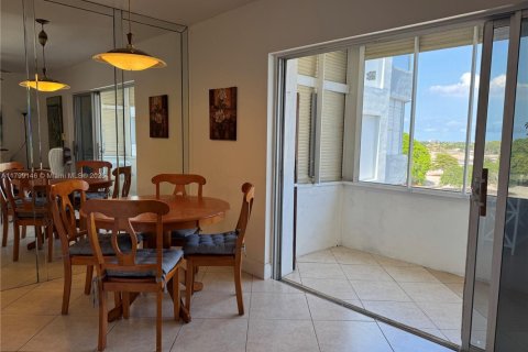 Condo in Hollywood, Florida, 1 bedroom  № 2014471 - photo 8