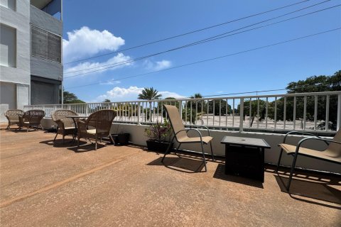 Condo in Hollywood, Florida, 1 bedroom  № 2014471 - photo 30