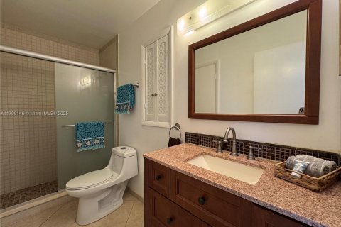 Condo in Hollywood, Florida, 1 bedroom  № 2014471 - photo 16