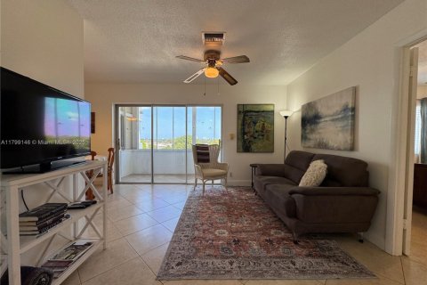 Condo in Hollywood, Florida, 1 bedroom  № 2014471