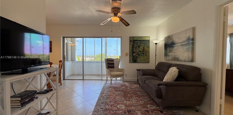 Condo in Hollywood, Florida, 1 bedroom  № 2014471