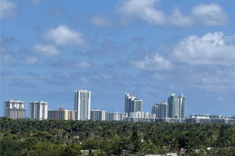 Condo in Hollywood, Florida, 1 bedroom  № 2014471 - photo 22