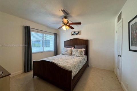 Condo in Hollywood, Florida, 1 bedroom  № 2014471 - photo 13