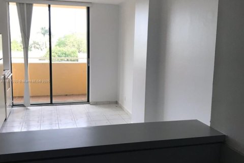 Condo in Miami, Florida, 1 bedroom  № 1923932 - photo 15