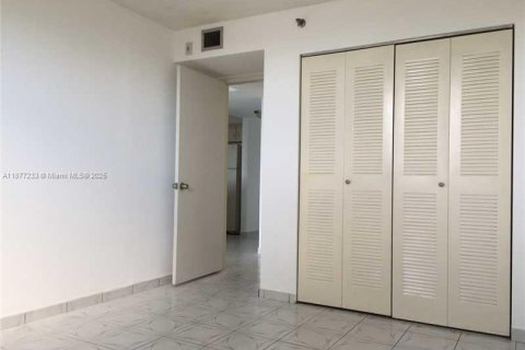 Condo in Miami, Florida, 1 bedroom  № 1923932 - photo 8