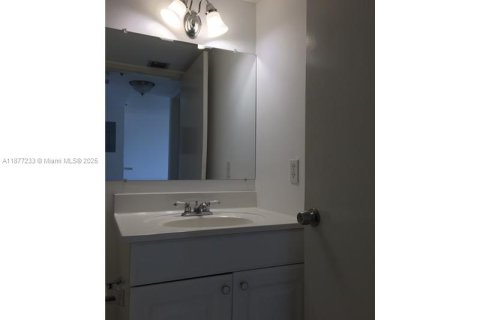 Condo in Miami, Florida, 1 bedroom  № 1923932 - photo 6