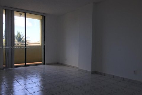 Condo in Miami, Florida, 1 bedroom  № 1923932 - photo 4