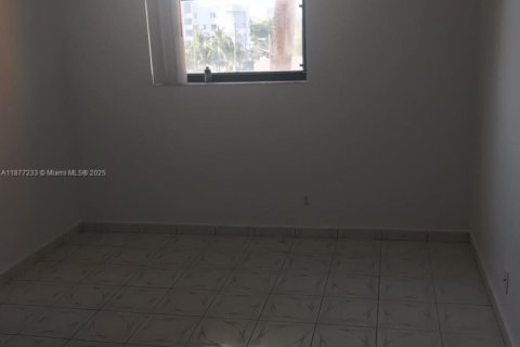 Condo in Miami, Florida, 1 bedroom  № 1923932 - photo 12